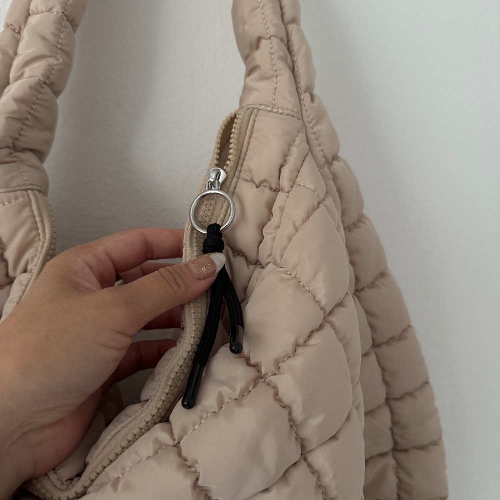 Free People Movement Quilted Carryall Puffer Bag in Beige NWOT - Picture 2 of 6